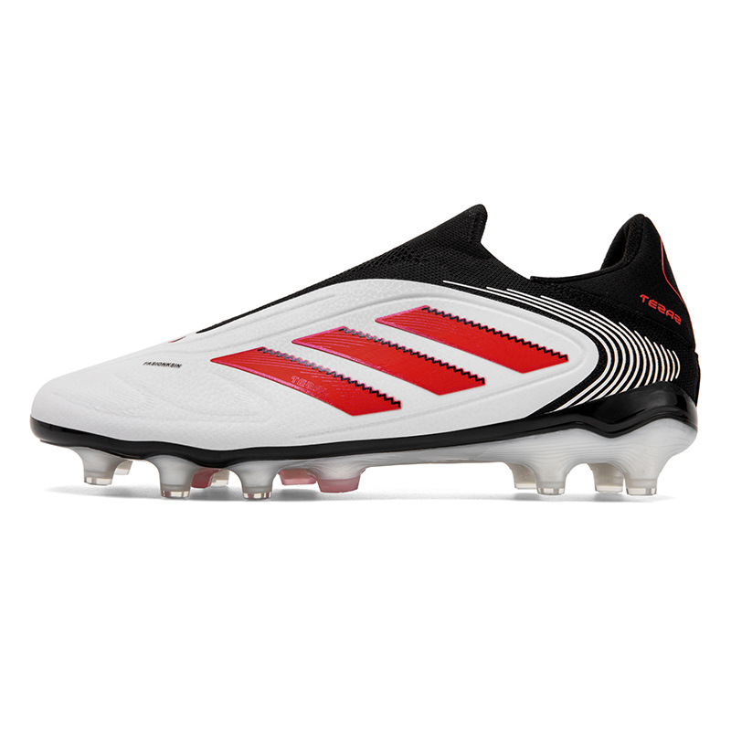 Nuevos zapatos de fútbol de moda transfronterizos para hombres y mujeres con clavos largos para jóvenes antideslizantes sin correa de fábrica directa