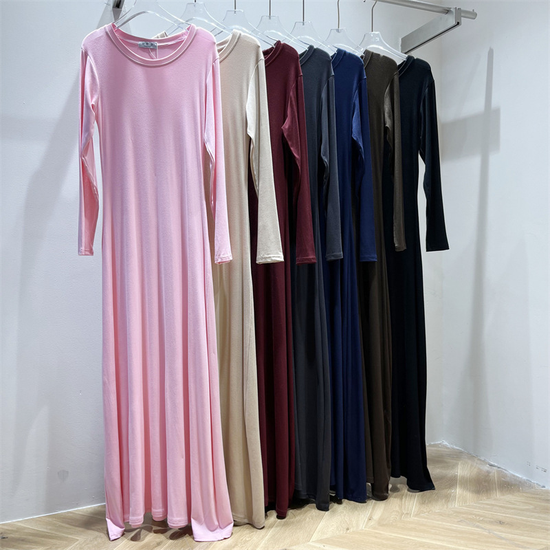 Extra-long solid color long-sleeved round-neck dress for women, 2026 autumn new elegant, fashionable, versatile, slim-fit trendy dress