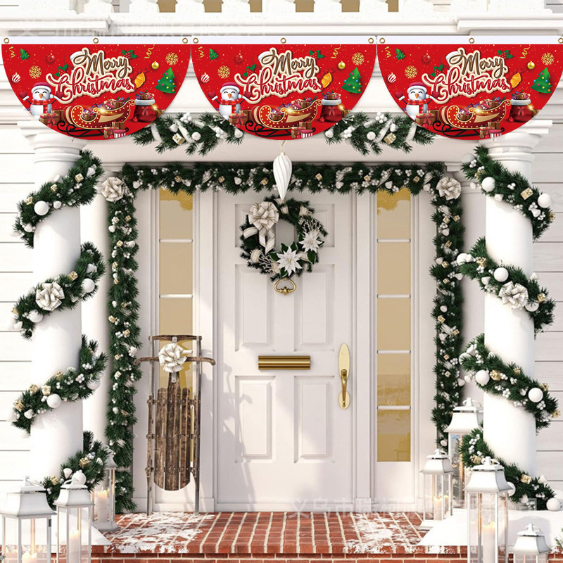 国境を越えた新しいクリスマス扇形旗欧米クリスマスパーティーに旗を掲げたガードレールが半円旗扇形旗を飾っている|undefined