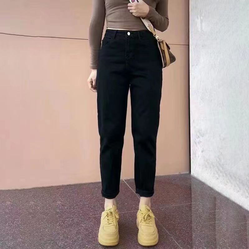 ウエストを緩めたハーレムジーンズの女性春と秋のハイウエストのストレートショット|undefined