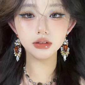 耳钉;耳环;项链