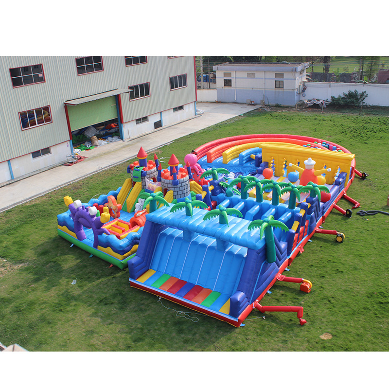 Instalaciones de la diversión del castillo inflable de la diversión del castillo de los niños Parque de atracciones travieso inflable grande al aire libre del Castillo