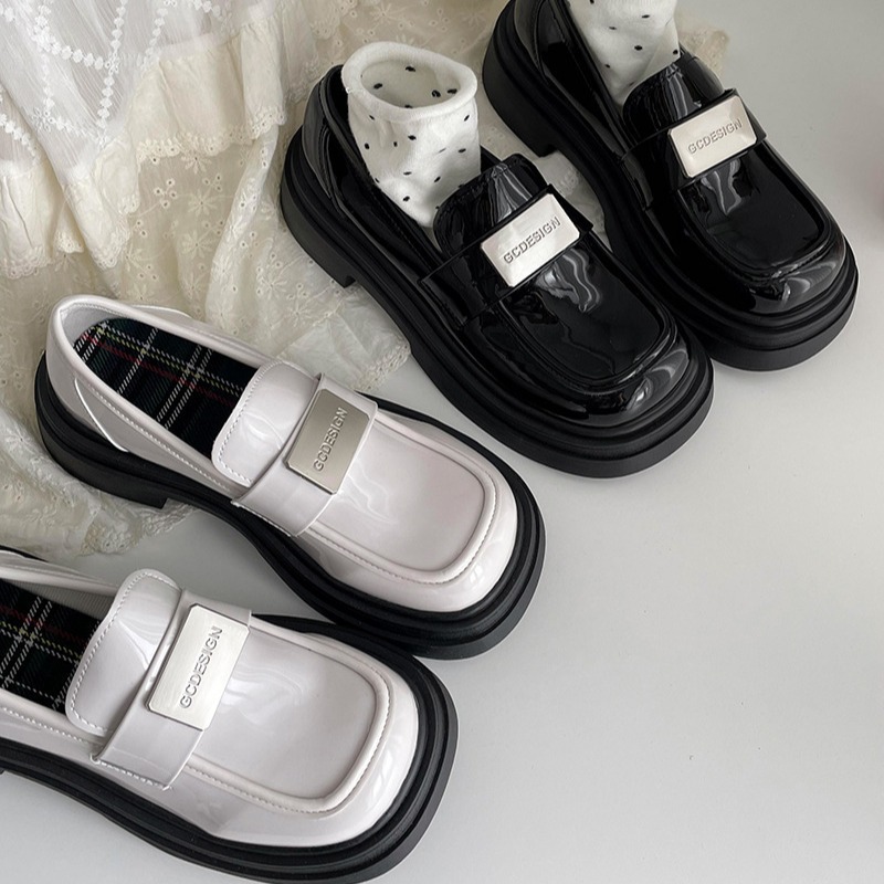 Fashionable elegant black retro shoes English style platform