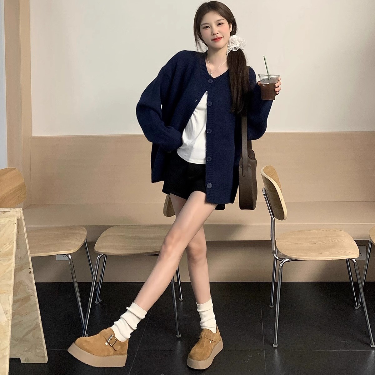 Super versátil ~ aumento de altura de 4,5 cm cuero marrón con lana de suela gruesa Boerken zapatos de mujer 2025 primavera cabeza grande zapatos casuales