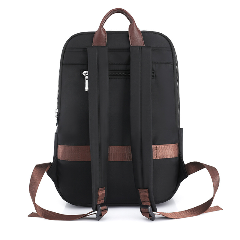 Mochila de nailon para mujer 2023 nuevo estilo casual mochila de viaje de gran capacidad moda mochila de computadora salvaje al por mayor