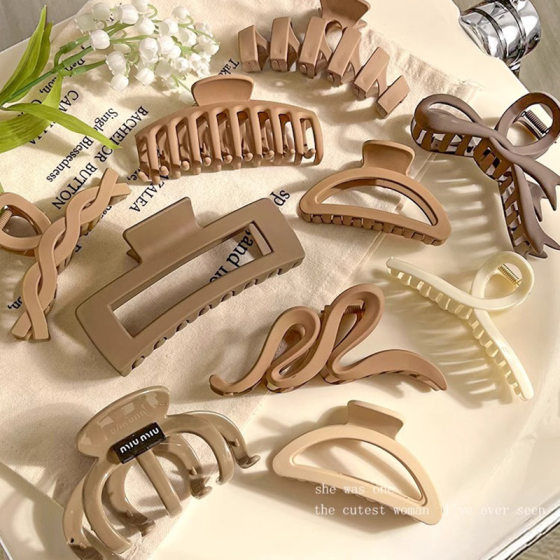 Simple brown Style Grab Clip Women's Large Back Head Hair Shark Clip 2024 New Hair Clip Headwear Hairpin