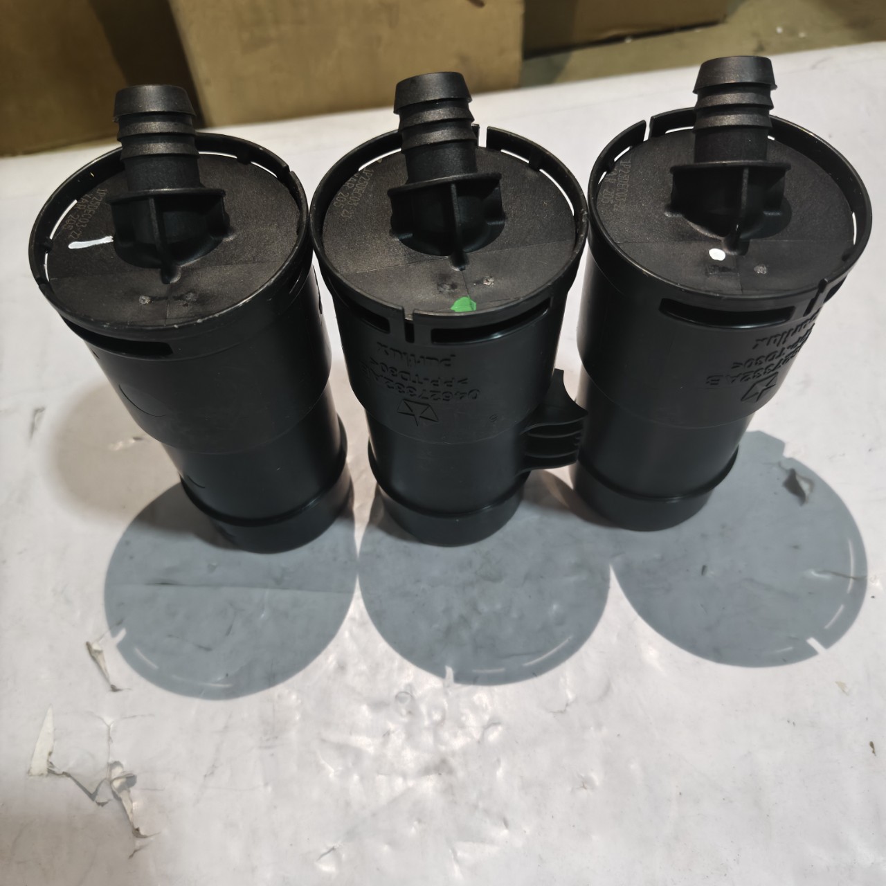 04627332AB 4627332AB is suitable for the Cherokee carbon canister solenoid valve, vapor canister, and carbon canister filter element