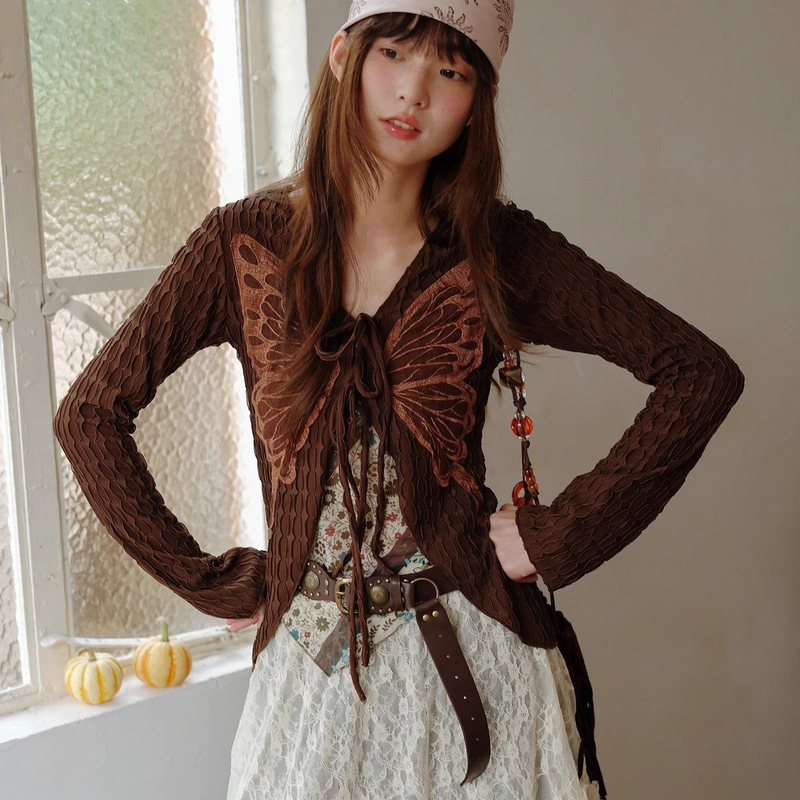 Melard color series large butterfly appliqué V-neck knitted cardigan with pleated texture, tie-waist, slimming long-sleeve top Melard color series large butterfly appliqué V-neck knitted cardigan with pleated texture, tie-waist, slimming long-sleeve top