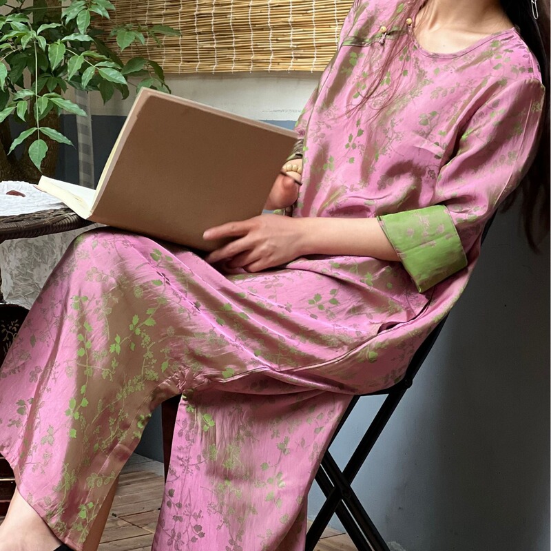2023 Spring and Summer Women's Long Acetate Material Two-Color Pullover Dress Robe Dropshipping Manufacturer Direct