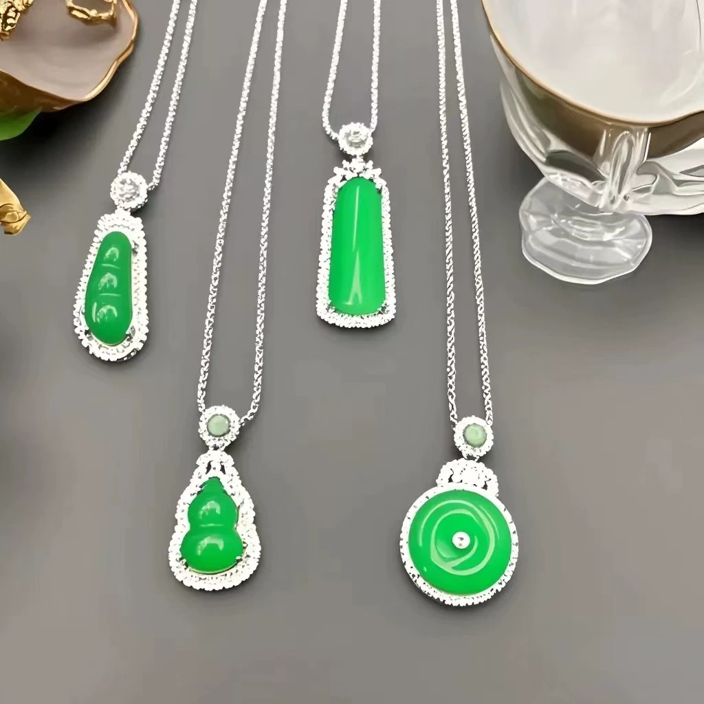 Emerald necklace jade, protective amulet, buckle, pendant, chain, light luxury style