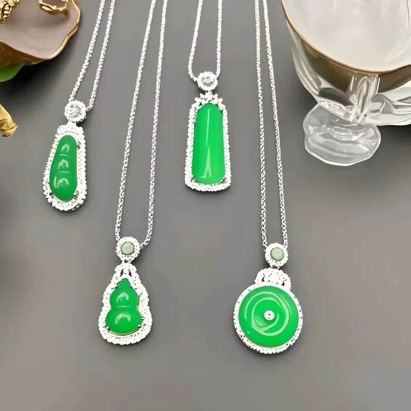 Emerald necklace jade, protective amulet, buckle, pendant, chain, light luxury style