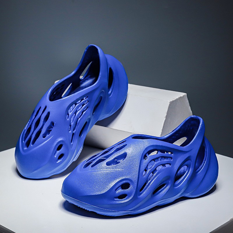 Estilo coreano padre-hijo yezy Coco agujero zapatos pareja de verano Kanye más tamaño sandalias hombres playa vadear zapatillas de moda