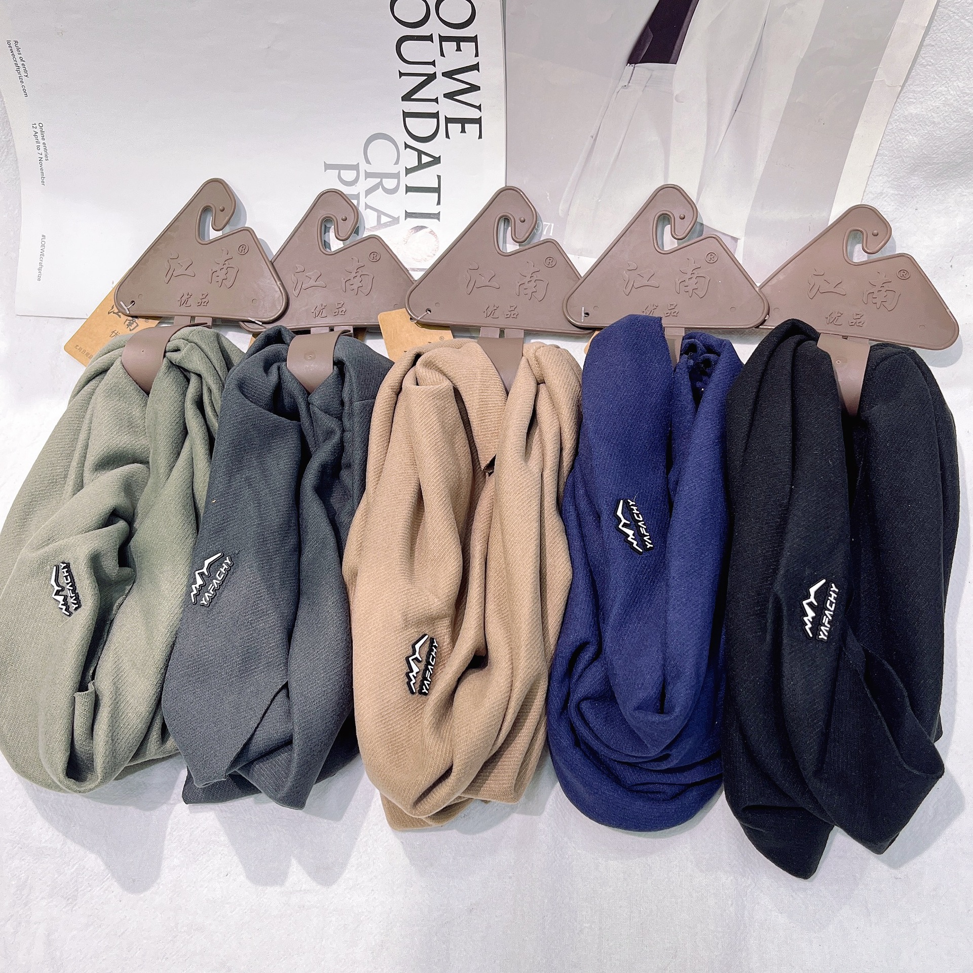 Autumn and winter neck warmer, windproof scarf, unisex sun protection and warmth scarf, dust mask, outdoor cycling face mask, ear-loop design for warmth