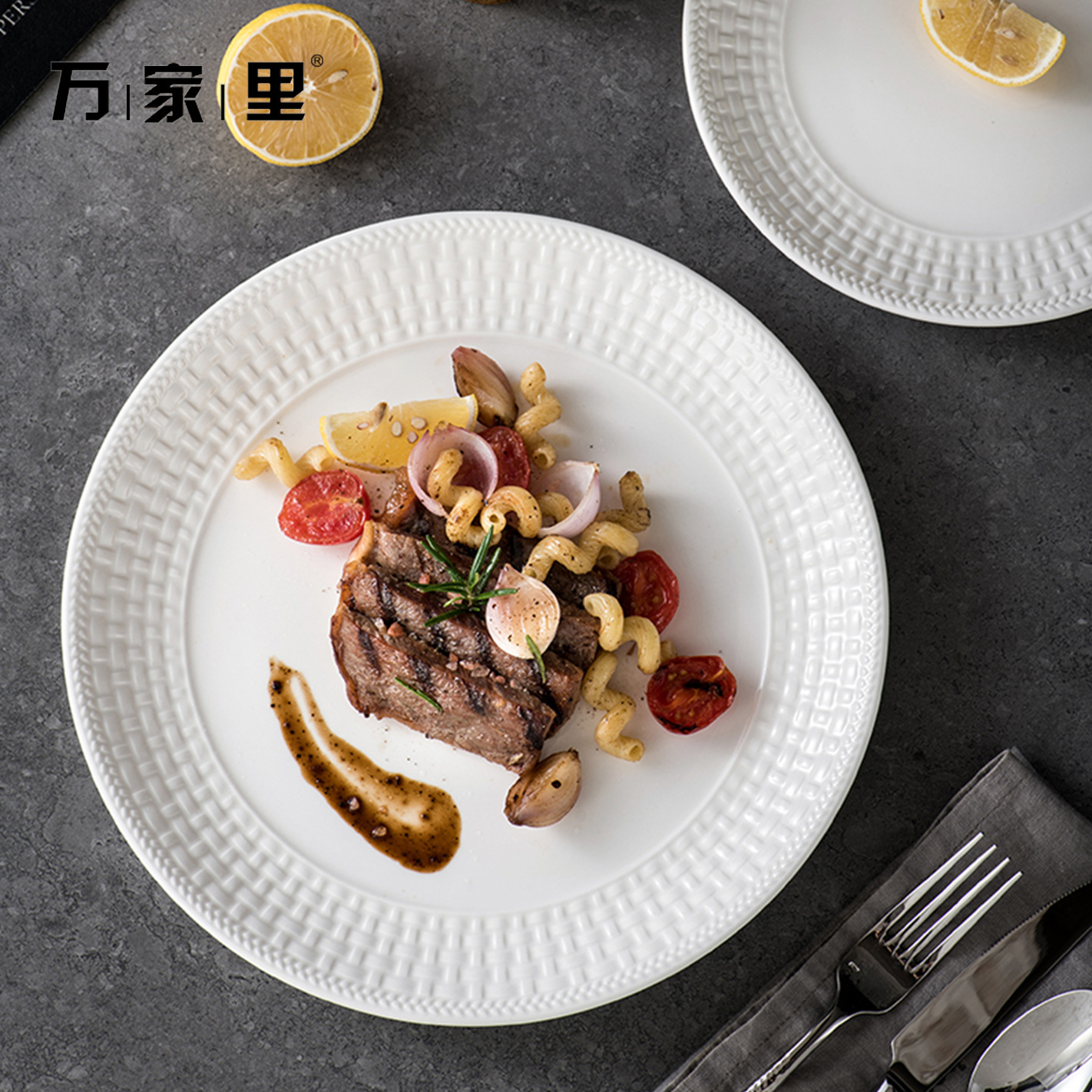 Nuevo disco de cerámica espiral en relieve platos de platos de pescado al vapor casero plato de filete de cerámica gran plato blanco