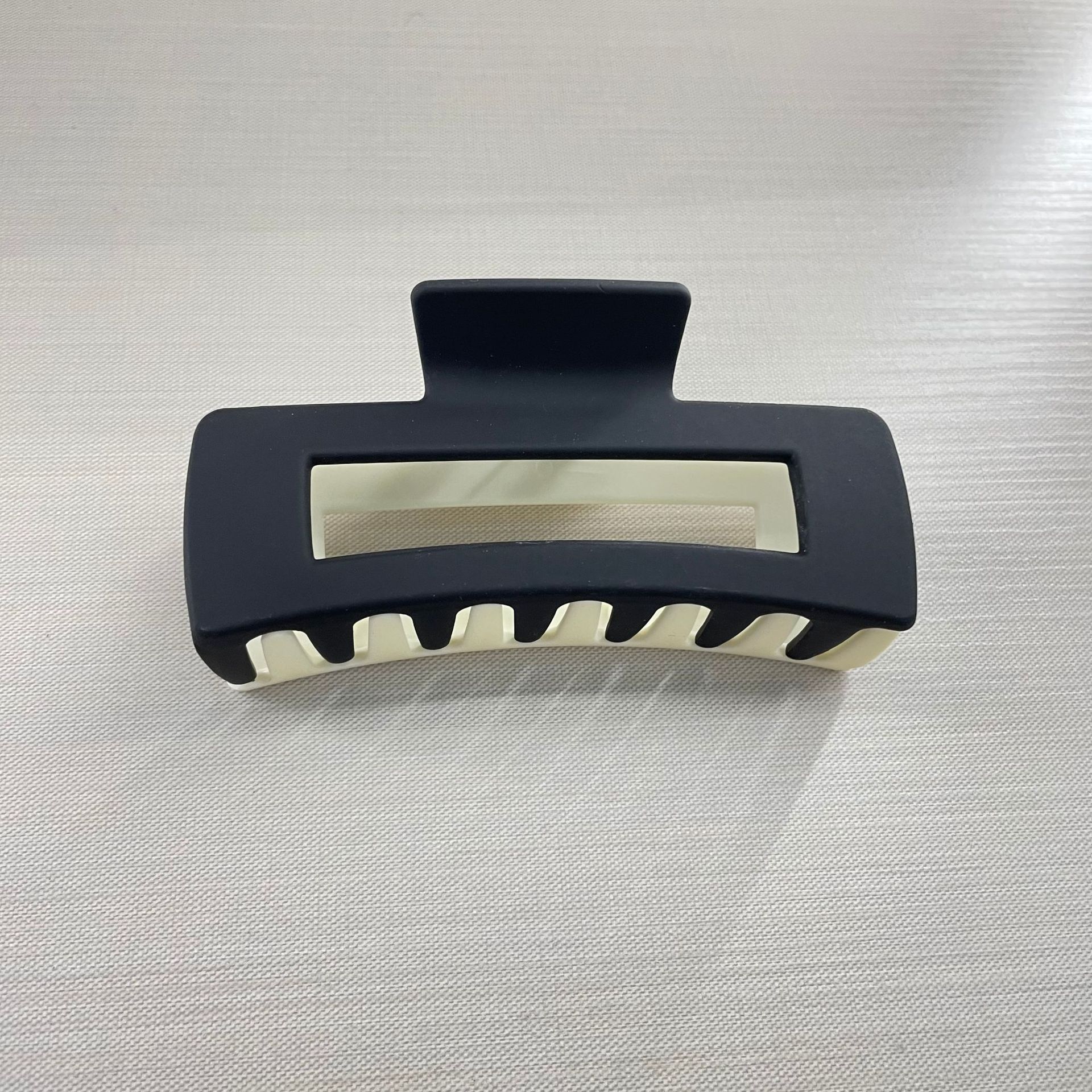 Oufeile superficie de dos colores AB textura esmerilada agarre cuchara trasera femenina alta Cola de Caballo tiburón clip accesorios para el cabello horquilla al por mayor