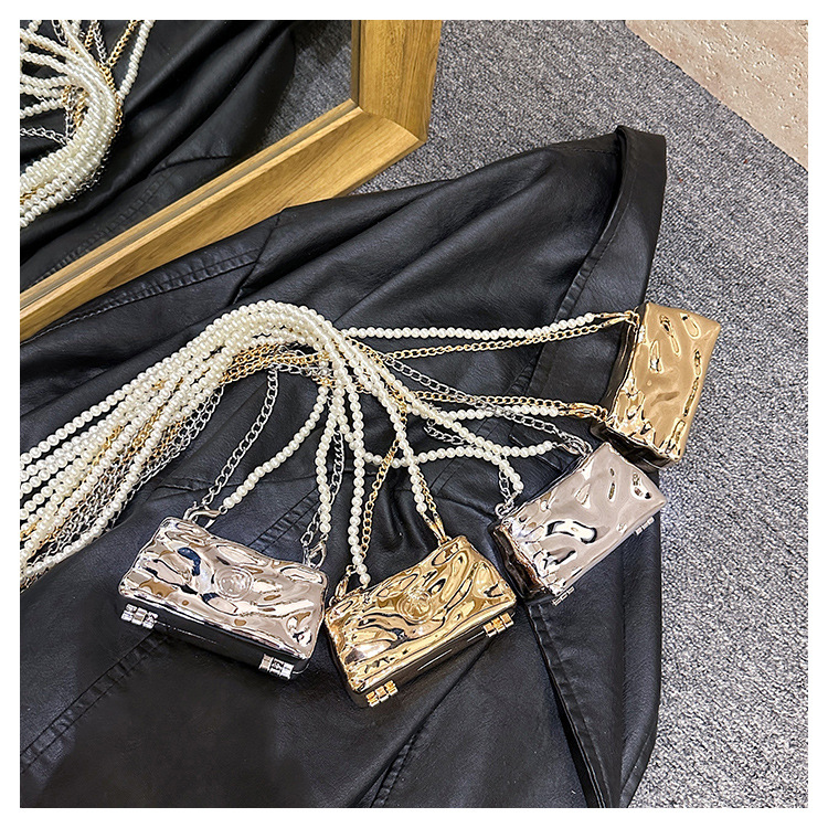 Women's Mini Metal Solid Color Vintage Style Streetwear Beading Lock Clasp Crossbody Bag display picture 6