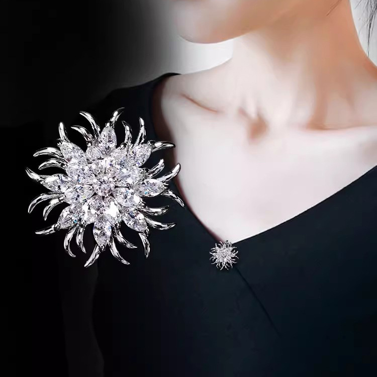 Flower Brooch High-end Women's Shining Exquisite Corsage Elegant Luxury Pin Summer Anti-glare Buckle Cardigan Clothes Accessories