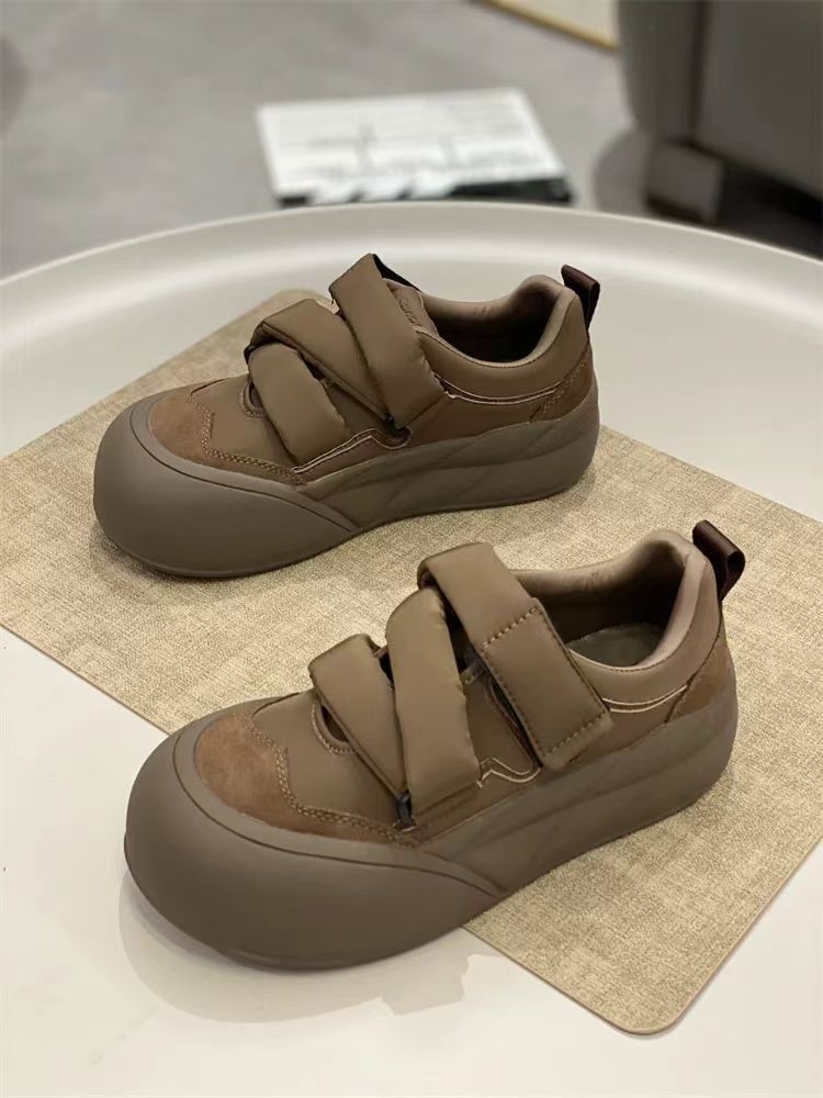 Zapatos de mujer de moda ligera zapatos de mujer 2024 nuevo estilo explosivo de otoño antideslizante versátil zapatillas deportivas casuales tendencia británica