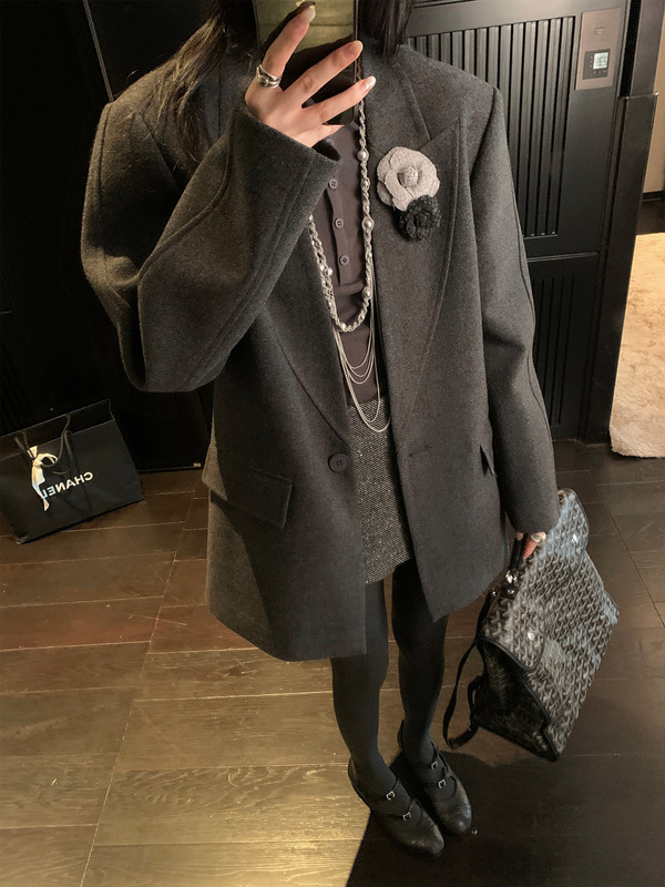 区区欧阳黑色西装外套女秋季高级感宽松休闲小个子设计感小众西服|undefined