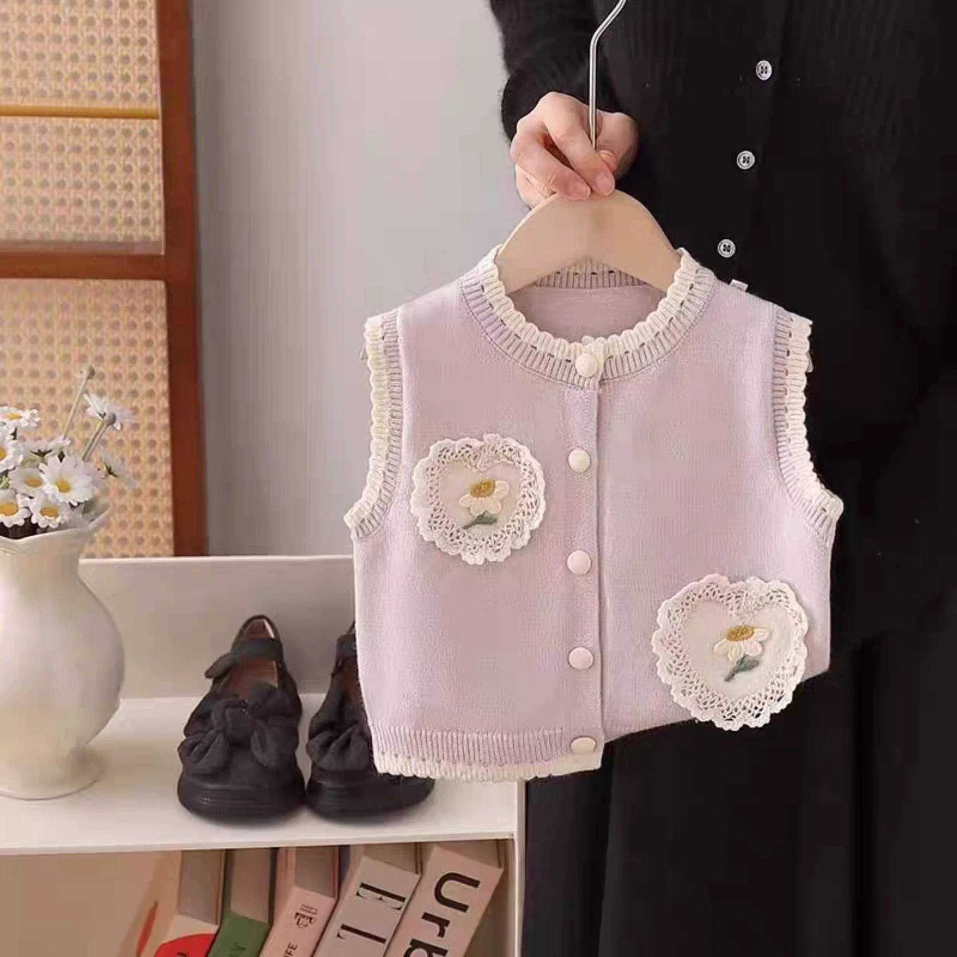 Autumn knitted cute vest, soft cardigan sleevless, sweater, western style, flowered