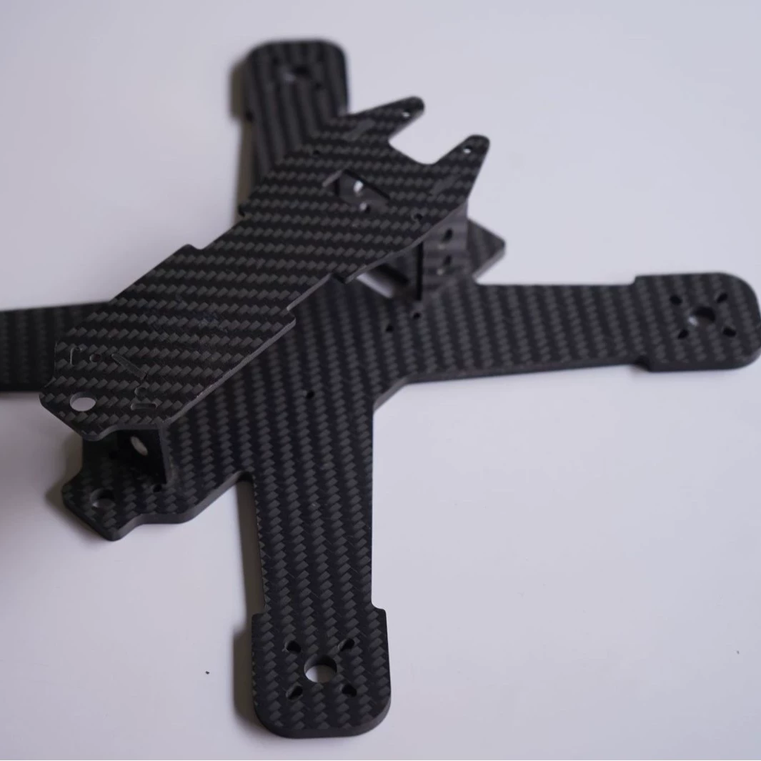 Настраиваемый 3K углеродного волокна Беспилотные аксессуары CNC пластины для обработки Легкая стойка к высокой температуре антистатическая