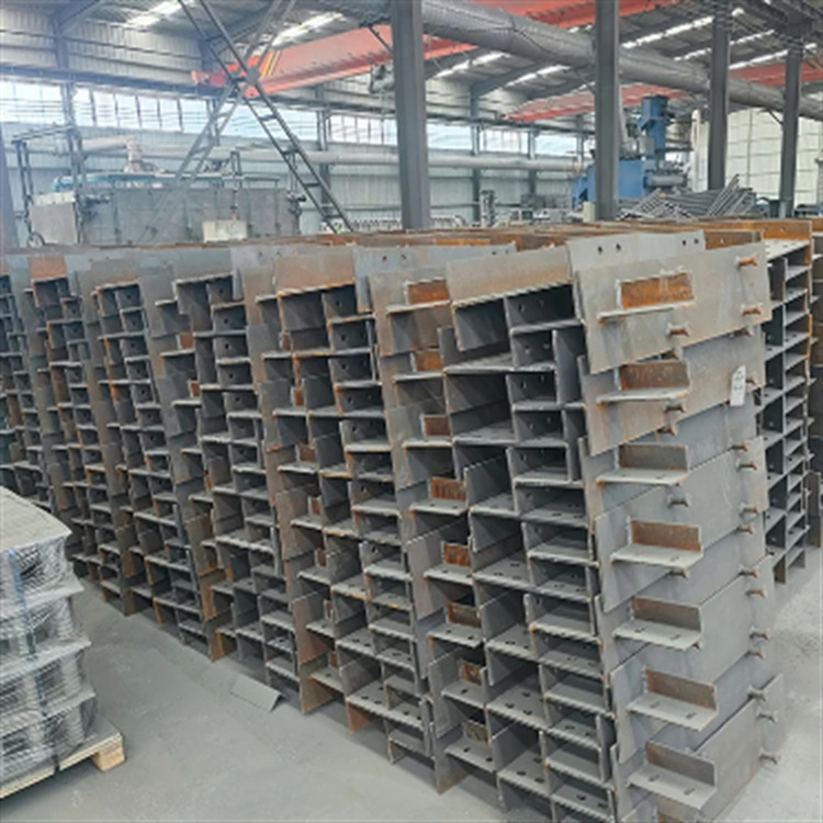 Ferrocarril de alta velocidad barrera acústica columna puente galvanizado en caliente piezas incrustadas construcción barrera acústica columna fábrica puente