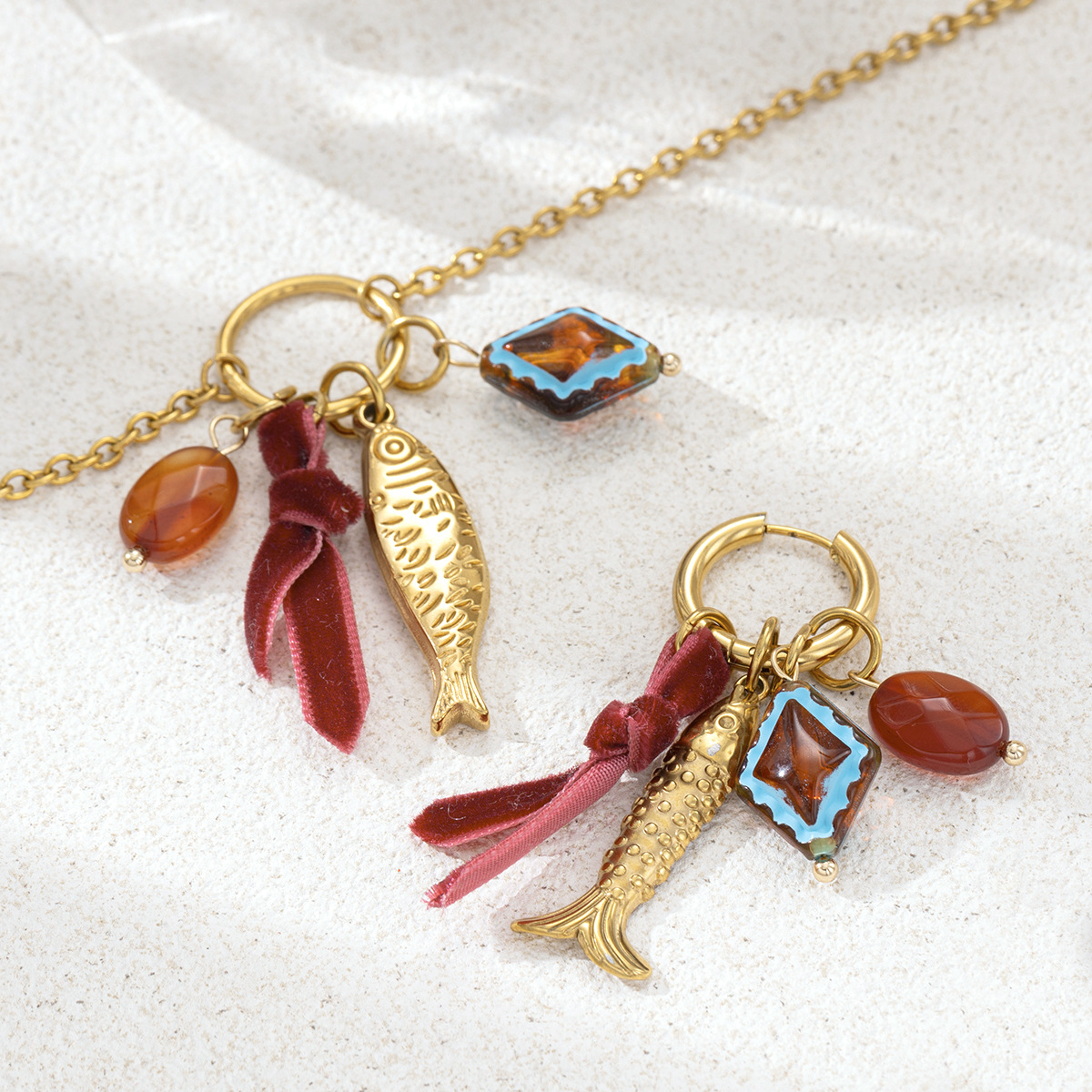 Collar de acero inoxidable de lujo ligero y nicho de peces de moda de peces de mar profundo colgante de clavícula joyería de venta caliente transfronteriza