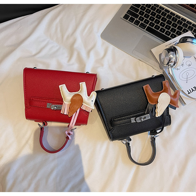 The Korean version of the hand-held small square bag for women in 2025, a new single-shoulder bag with a niche design, simple and versatile, trendy crossbody Kelly bag undefined