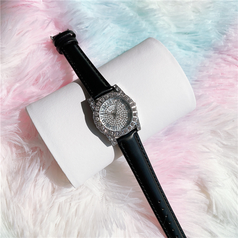 Fashion Geometric Buckle Quartz Women's Watches display picture 3