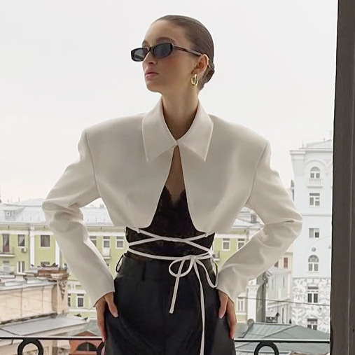 Chanel-Style Autumn and Winter White Short Lace-Up Blazer with One Button, Versatile and Elegant, High-End Feel Chanel-Style Autumn and Winter White Short Lace-Up Blazer with One Button, Versatile and Elegant, High-End Feel