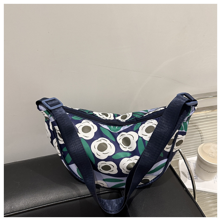 2025 Korean-style laid-back crossbody bag new versatile commuting dumpling bag, large-capacity commuting single-shoulder bag for women undefined