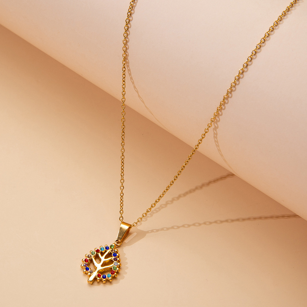 Leaf Pendant Necklace With Gold-plated Titanium Steel Chain_voghion.com