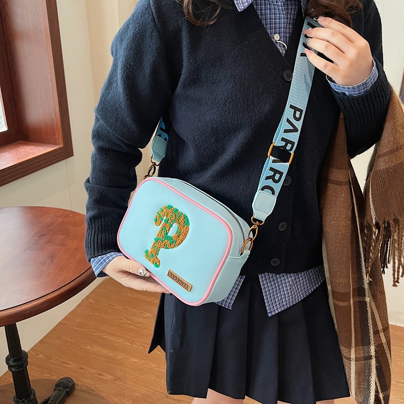 Mayorista 2024 otoño nueva carta bolso urbano minimalista moda moda versátil impresión de bolso