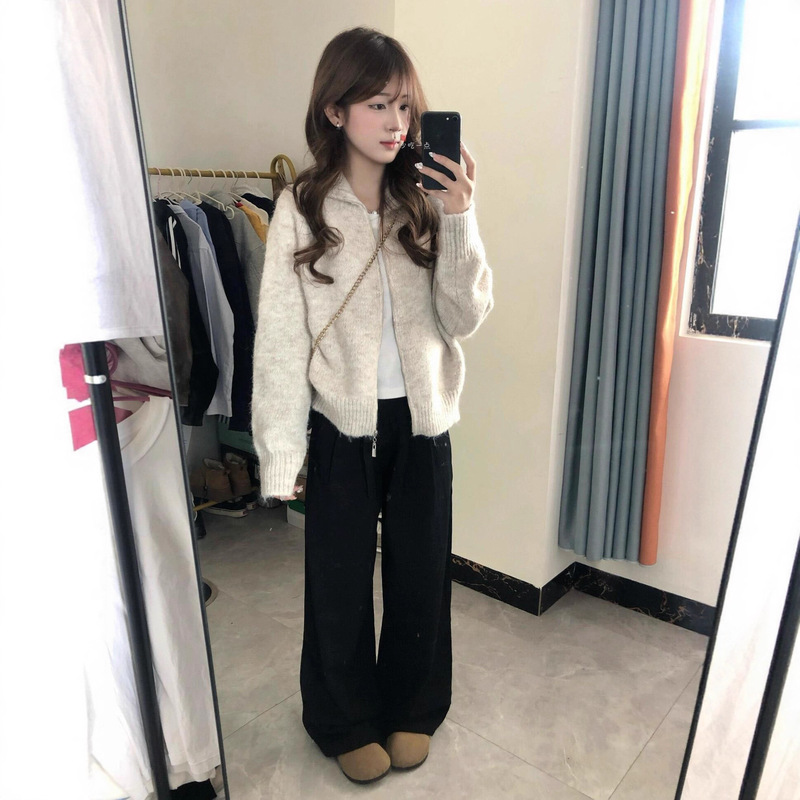Korean Style Early Autumn Knitted Cardigan for Women, Soft and Waxy Short Zipper Sweater Jacket, High-End Petite Top Korean Style Early Autumn Knitted Cardigan for Women, Soft and Waxy Short Zipper Sweater Jacket, High-End Petite Top