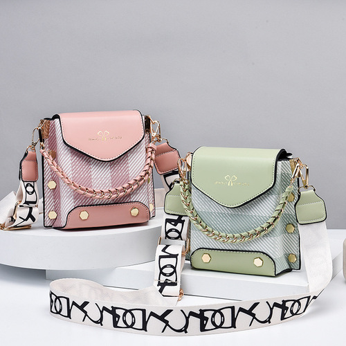 Factory Summer Phone Bag 2024 New Style Fashion Lightweight Mini Crossbody Vertical Single Shoulder Bag Dropshipping One Piece