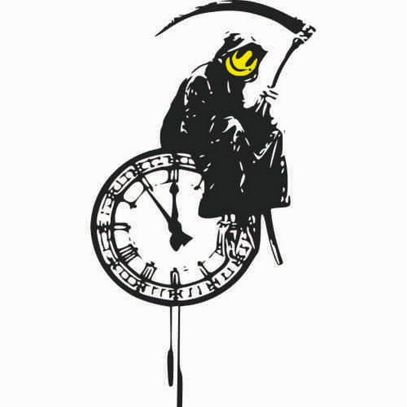 坐在时钟钟表上手拿镰刀的死神图案 创意精雕墙贴艺术家居墙贴画