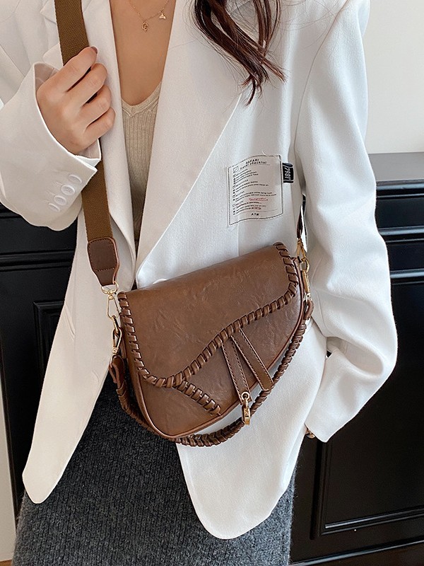 Bolso para mujeres 2025 nuevo nicho coreano retro textura red rojo ancho cinturón de hombro mochila trenzada bolsa de sillín