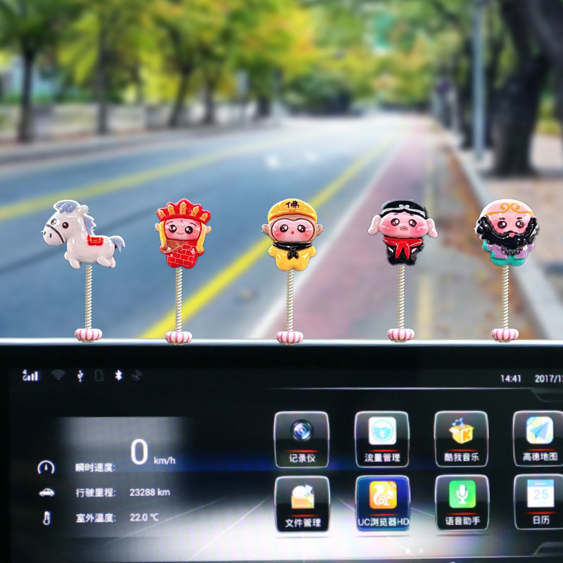 Automóvil balancador de cabeza accesorios interiores de automóviles edición Q Viaje al oeste 2024 nuevo vehículo creativo decoración de consola central descompresión