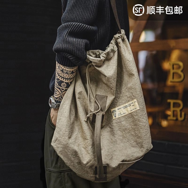 马登工装美式复古大容量扎染帆布伞兵包手提单肩斜挎水桶包袋男女