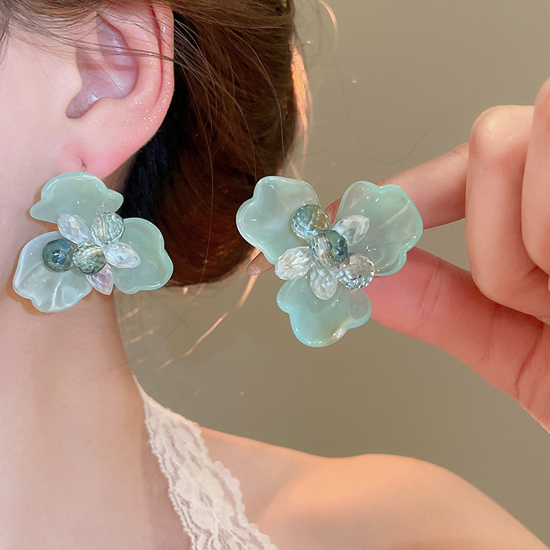 Pendientes de borla de flores de tul de aguja de plata Pendientes de súper hada verde menta fresca Pendientes de diseño exagerado de nicho