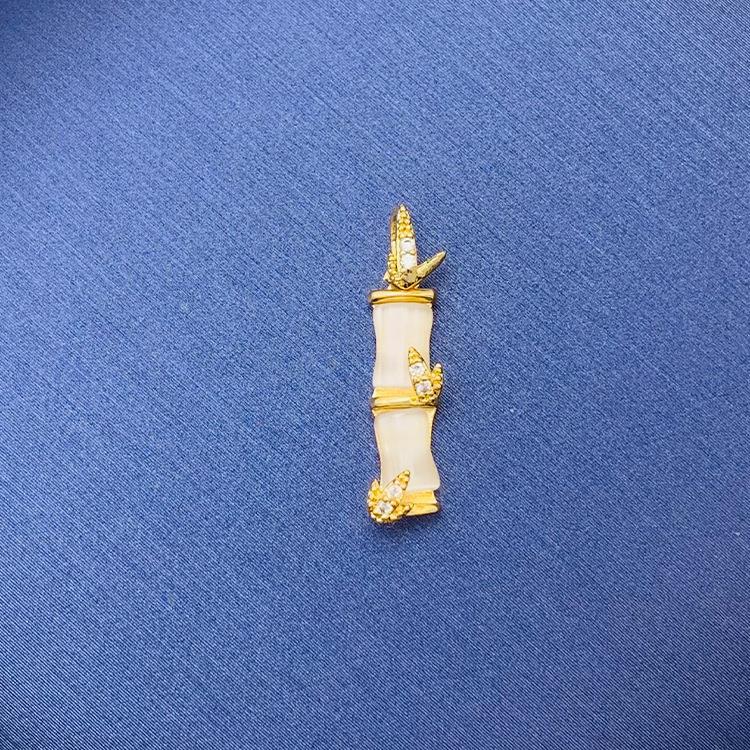 Tiktok Venta caliente colgante al por mayor auto-seleccionado 100 cobre colgante único con fuente de cadena de fábrica al por mayor sin cadena