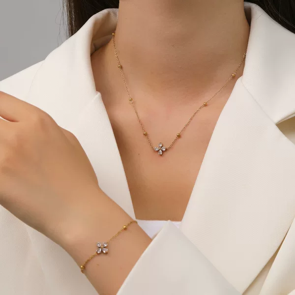 [Necklace + Bracelet + Earrings] Four-Leaf Clover Zircon Clavicle Chain Easiest for Match Flower Titanium Steel Necklace Non-Fading Set