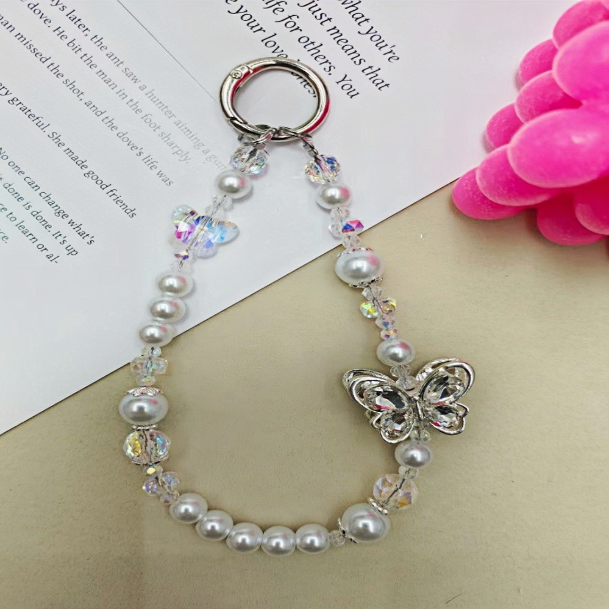 Nueva aleación de mariposa de diamantes de alta calidad, cuentas de colores de cinco estrellas, cadena de teléfono móvil, bolsa de coche, colgante corto, cordón al por mayor