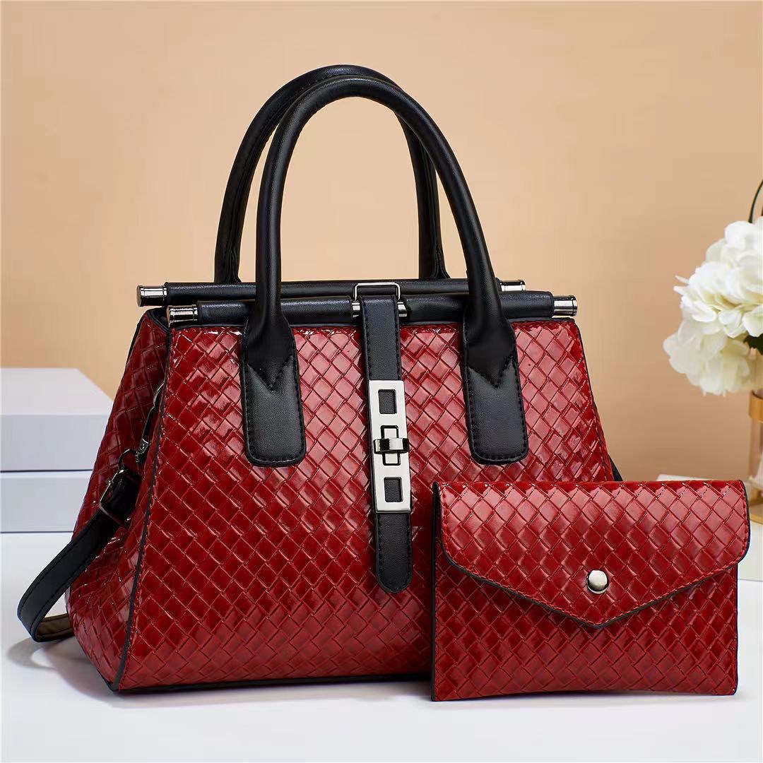 Women's Medium Pu Leather Solid Color Vintage Style Classic Style Square Zipper Tote Bag display picture 3