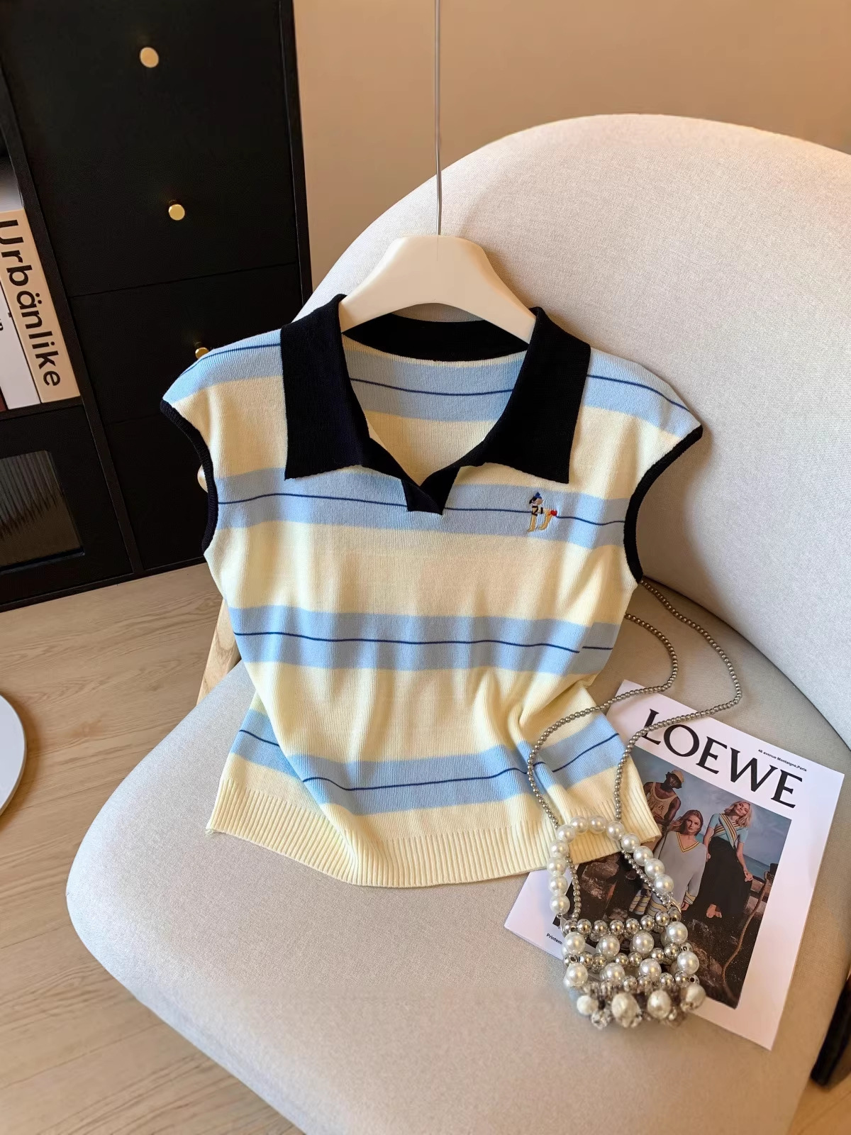 Áo thun nữ cổ polo sọc kẻ tay lỡ phong cách thể thao — Vàng cổ áo