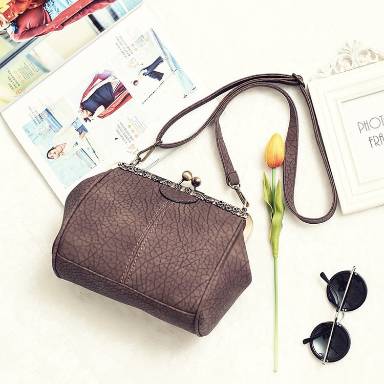 Vintage Pattern Shoulder Bag For Women Retro Style Pu Handbag_voghion.com