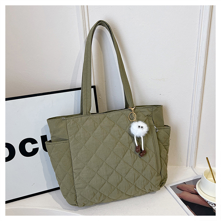 Women's Quilted Shoulder Bag Large Capacity Commuter Tote_voghion.com