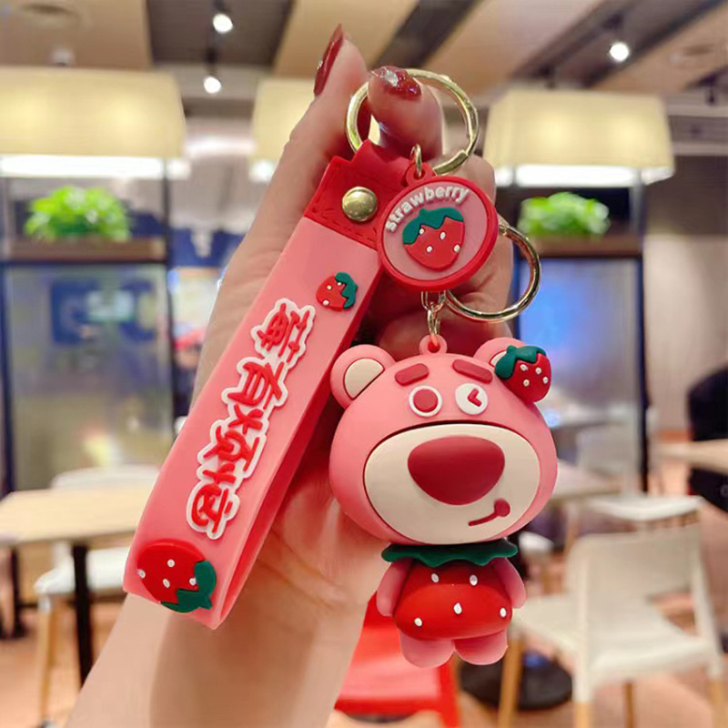 En línea celebridad fresa oso llavero dibujos animados fresa pequeño conejo blanco exquisita bolsa colgante lindo par coche llavero