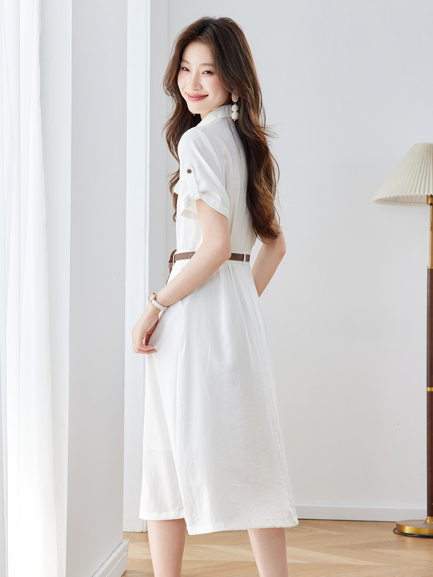 Đầm maxi nữ cổ bẻ thắt eo dáng suông kèm dây lưng — Xanh lông mòng đen, màu trắng