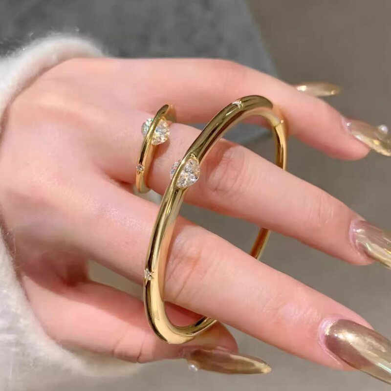 【Starry Wrist】Time-Transforming Dynamic Sparkling Bracelet, Light Luxury High-End Planet Surrounding Bracelet for Women